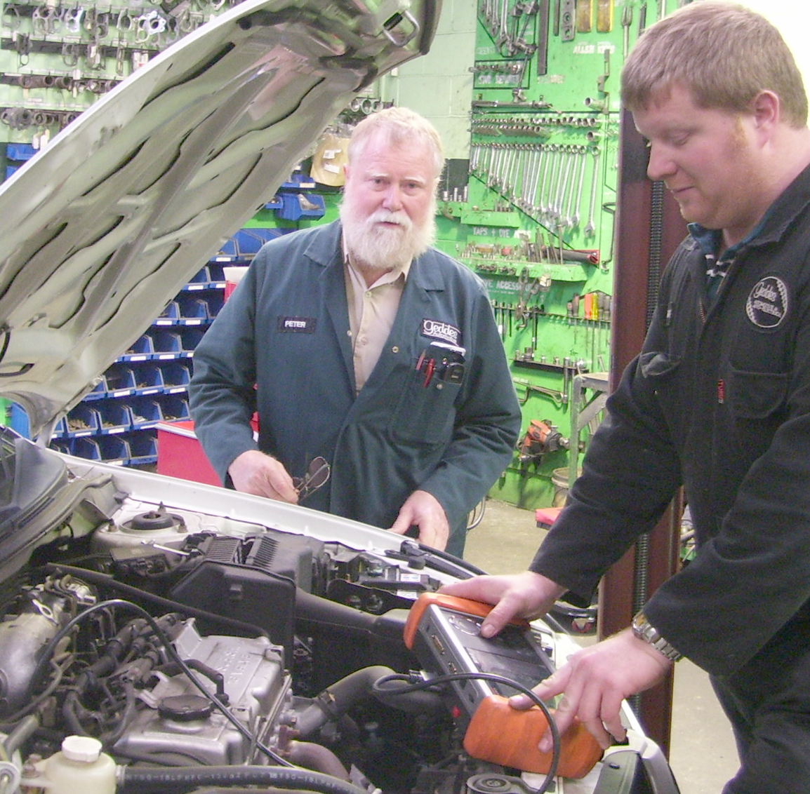 Peter & Allan Geddes scanning an engine